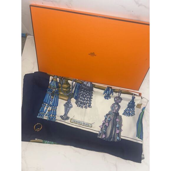 Hermès Tassel Design Scarf - Like New - Picture 1 of 4